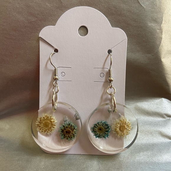 Handmade resin earrings - Picture 4 of 4
